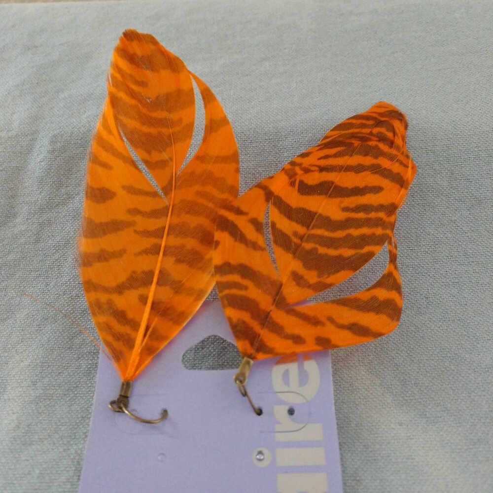 CLAIRE'S TIGER STRIPE FEATHERED DANGLE EARRINGS ORANGE BLACK NEW Y2K - Picture 2 of 6